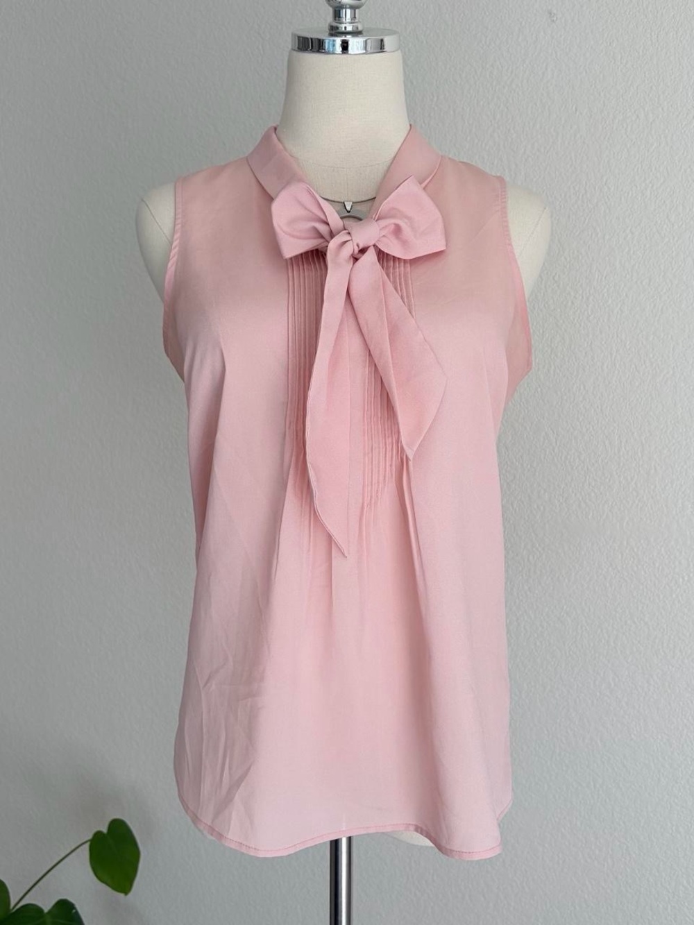 New York & Company Sleeveless Pink Bow-Neck Blouse